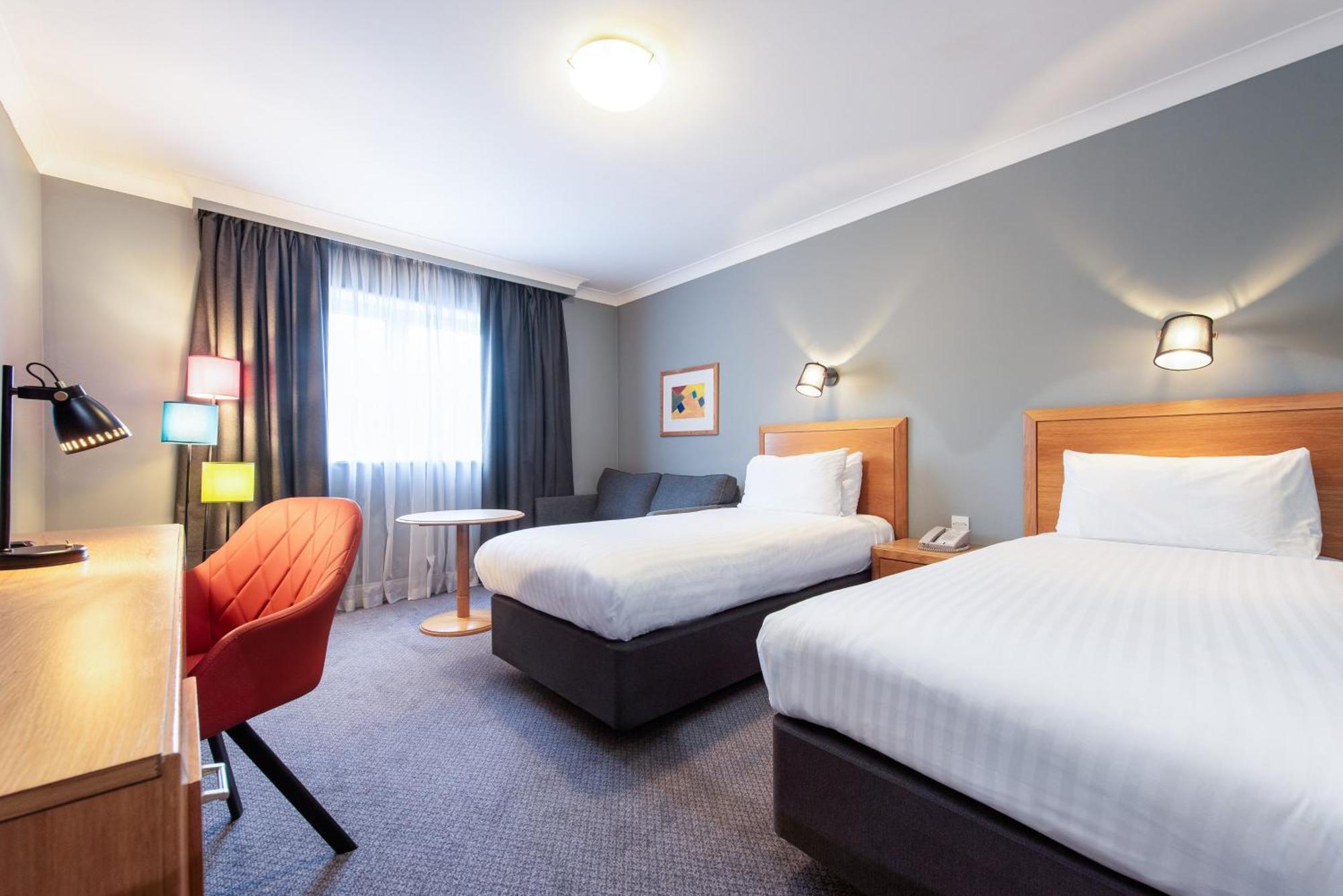 Holiday Inn Edinburgh Zoo By Ihg Exterior photo