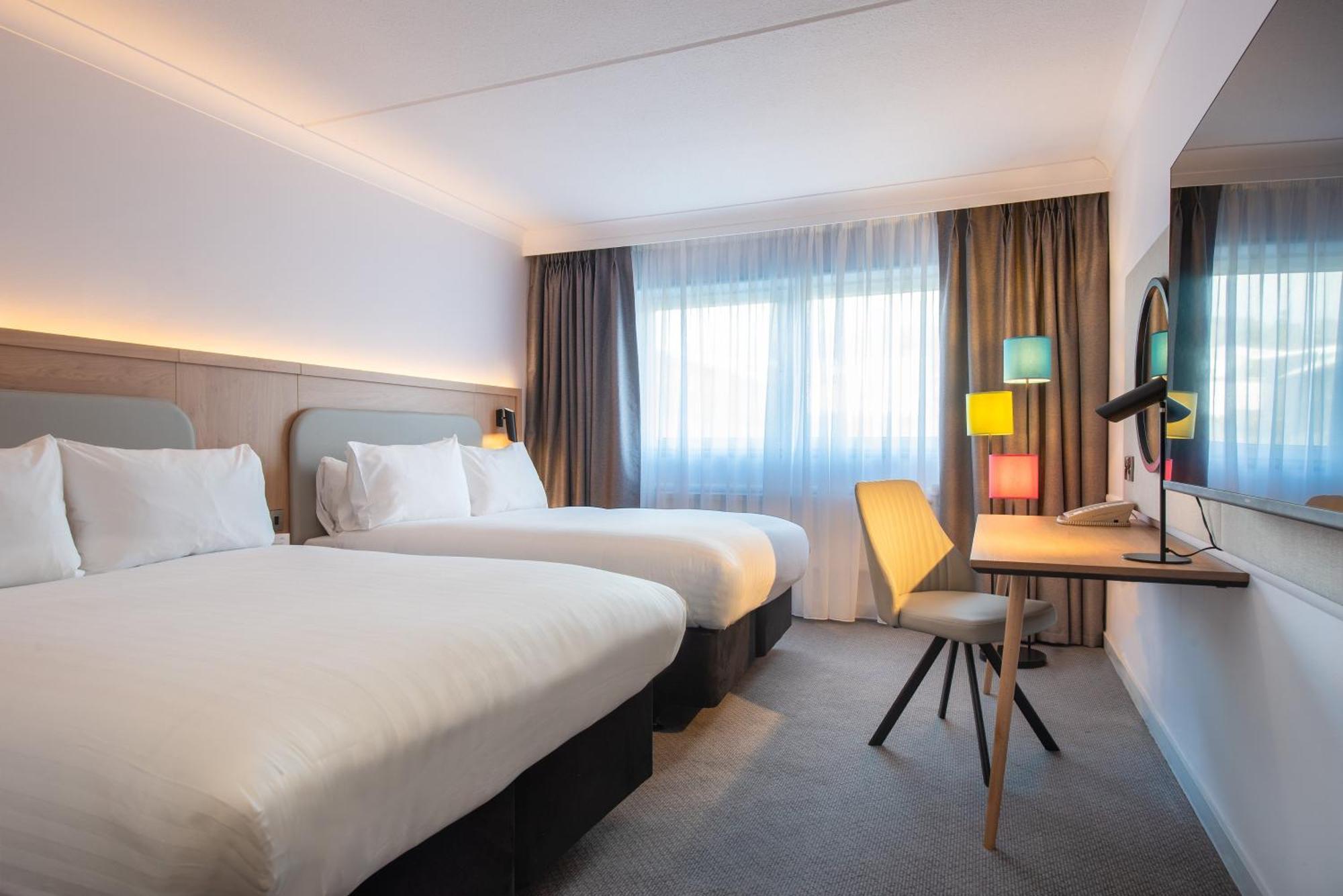 Holiday Inn Edinburgh Zoo By Ihg Exterior photo