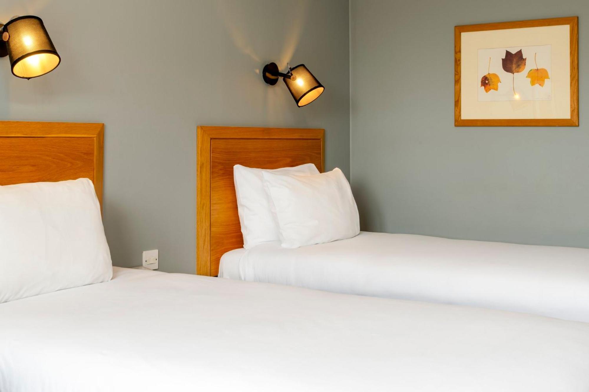 Holiday Inn Edinburgh Zoo By Ihg Exterior photo