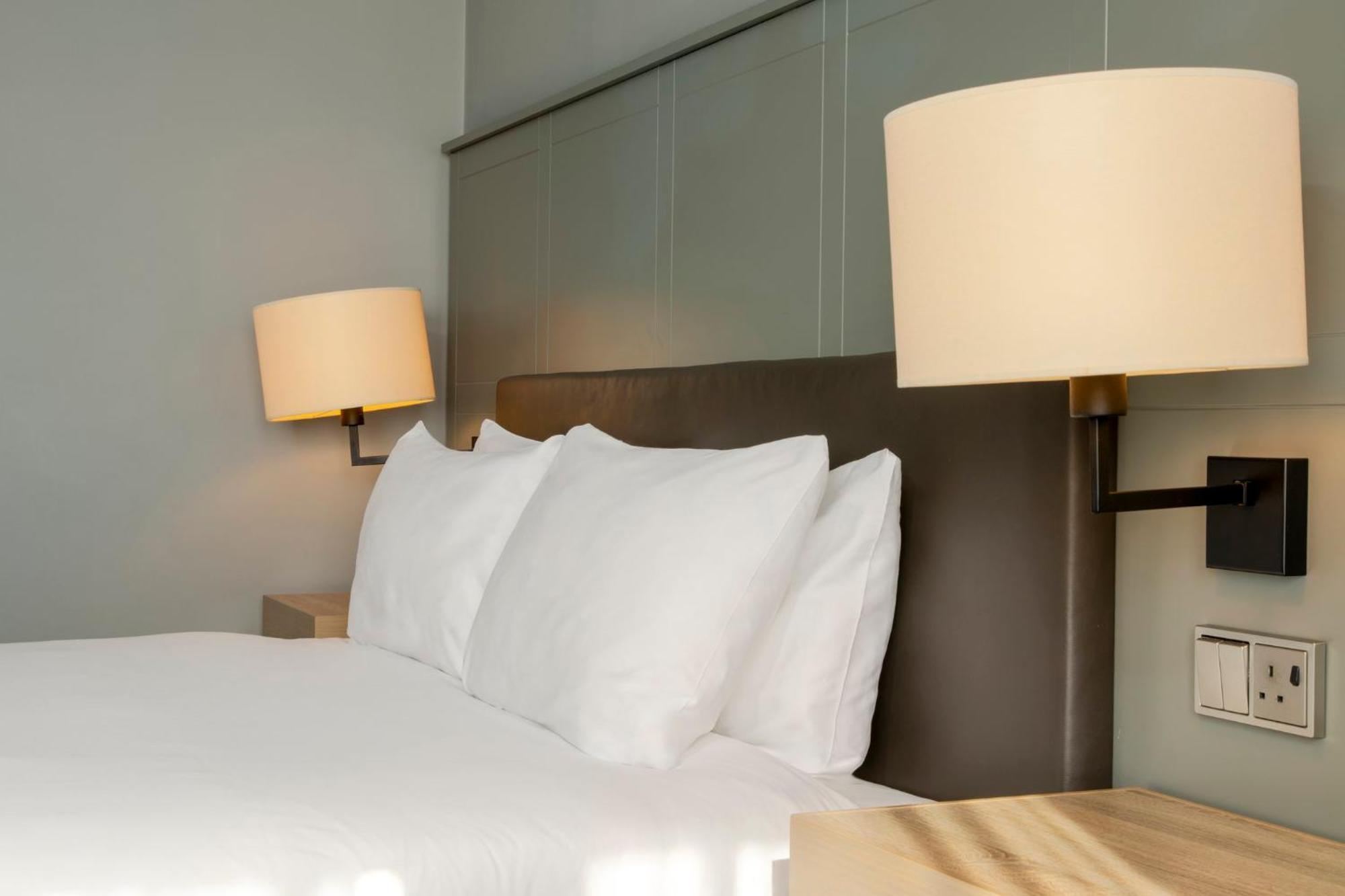 Holiday Inn Edinburgh Zoo By Ihg Exterior photo
