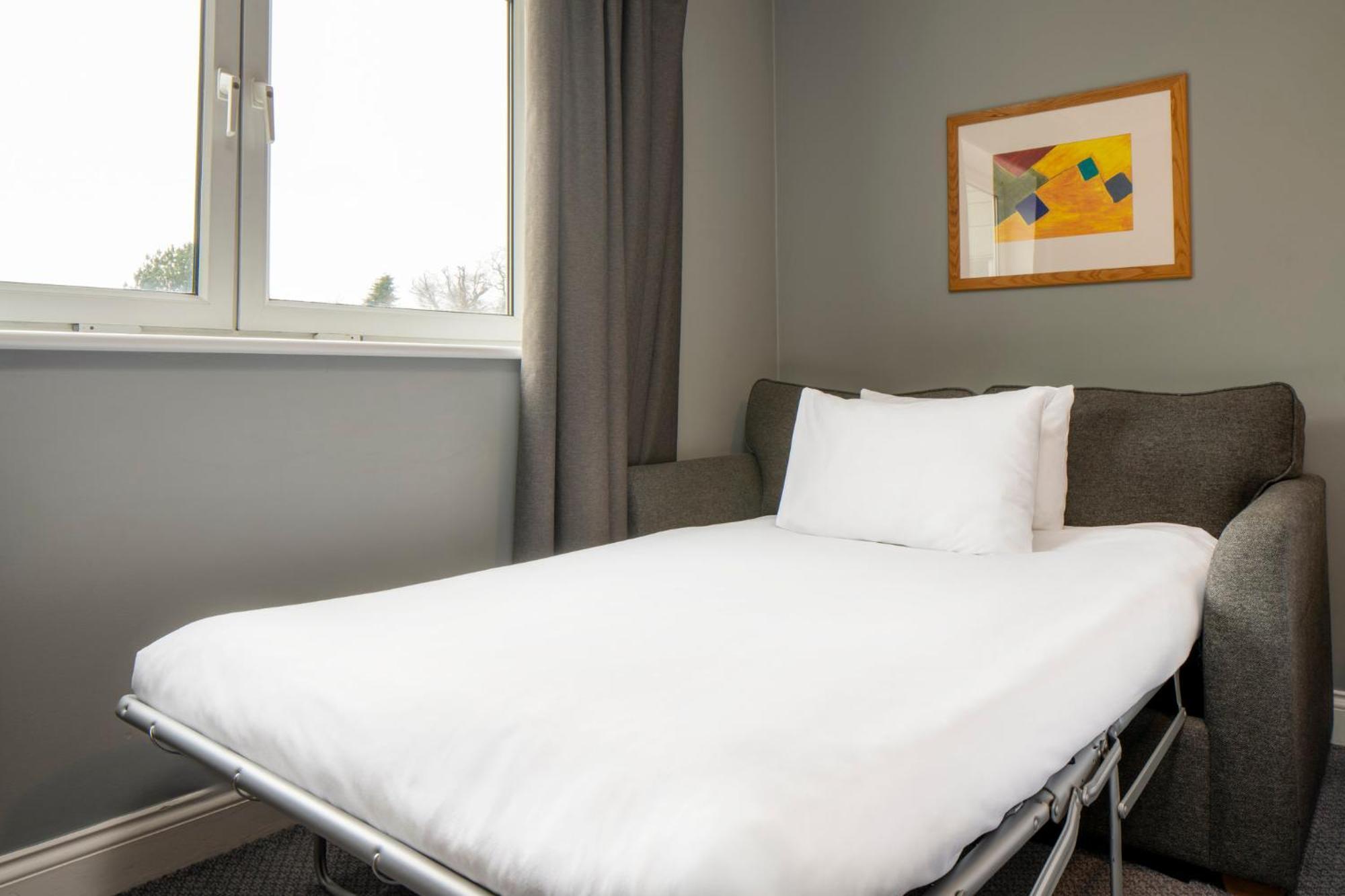 Holiday Inn Edinburgh Zoo By Ihg Exterior photo