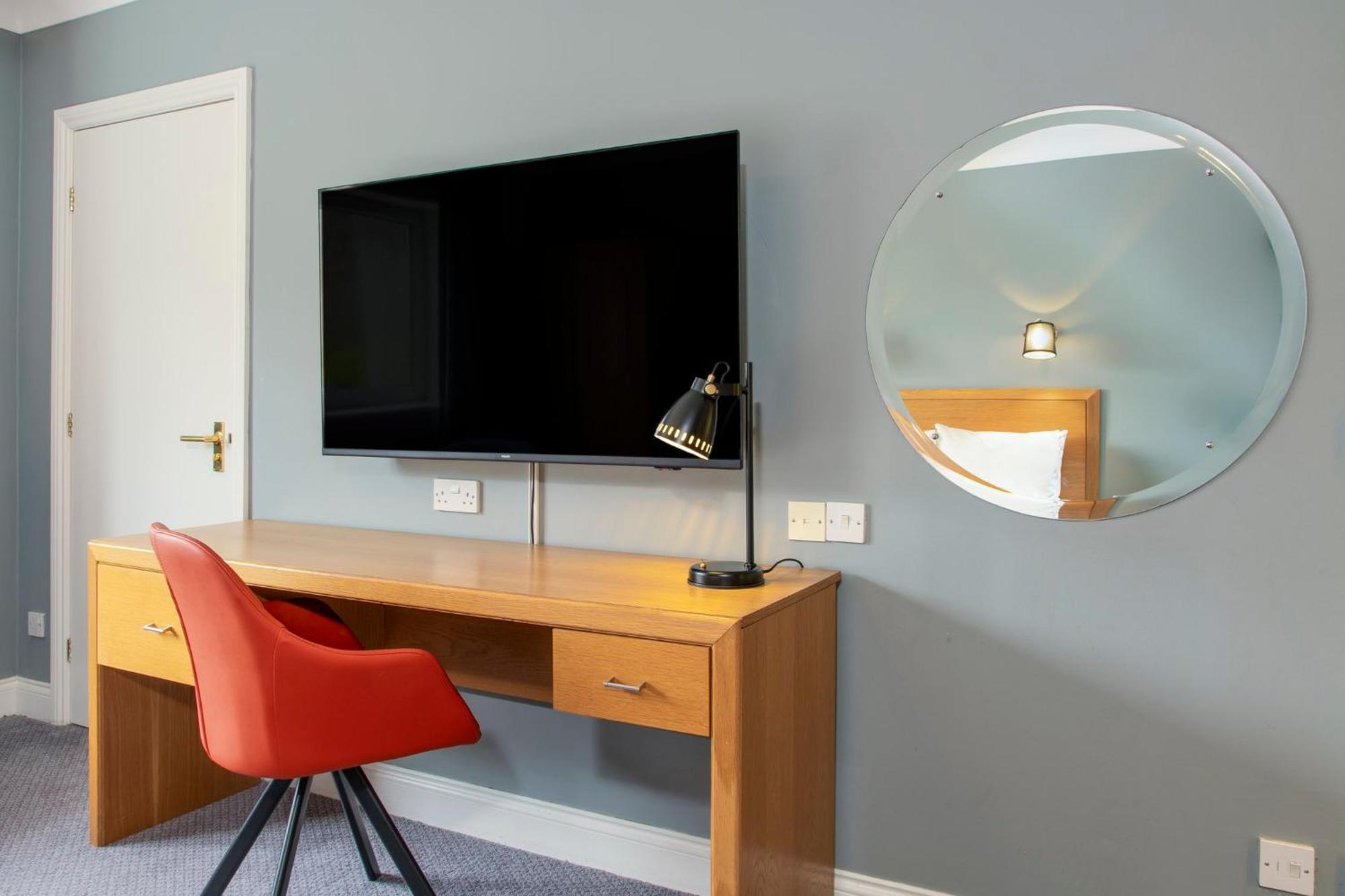 Holiday Inn Edinburgh Zoo By Ihg Exterior photo