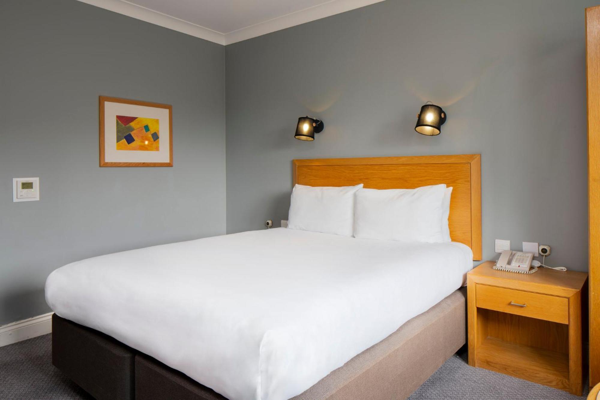 Holiday Inn Edinburgh Zoo By Ihg Exterior photo